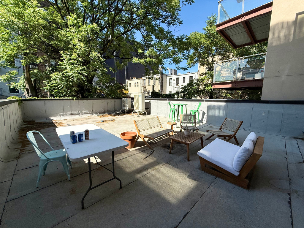 143 Meserole Street - Photo 8