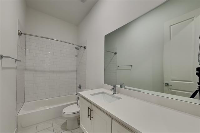 112 E Oscar Drive - Photo 0