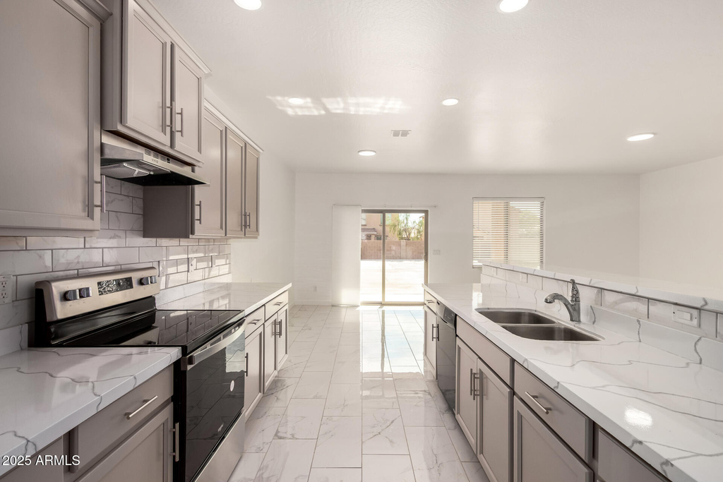 24409 W Sheraton Lane - Photo 13