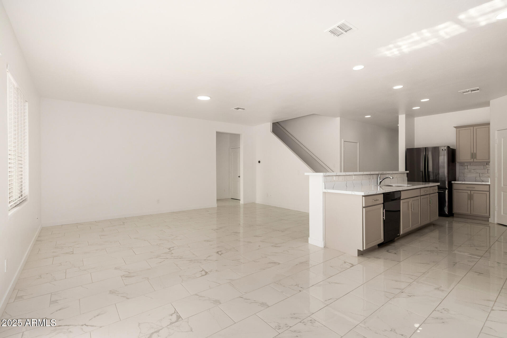 24409 W Sheraton Lane - Photo 9