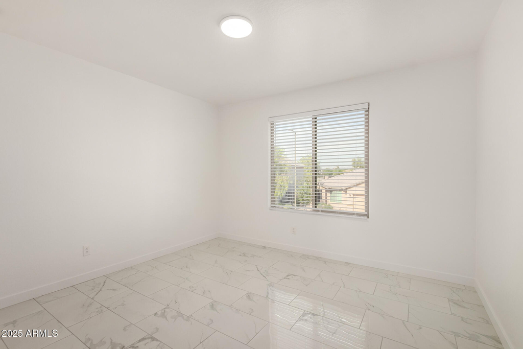 24409 W Sheraton Lane - Photo 23