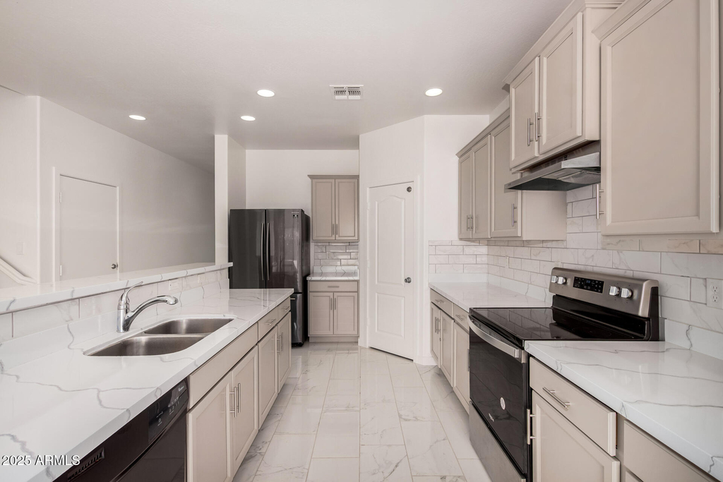 24409 W Sheraton Lane - Photo 12