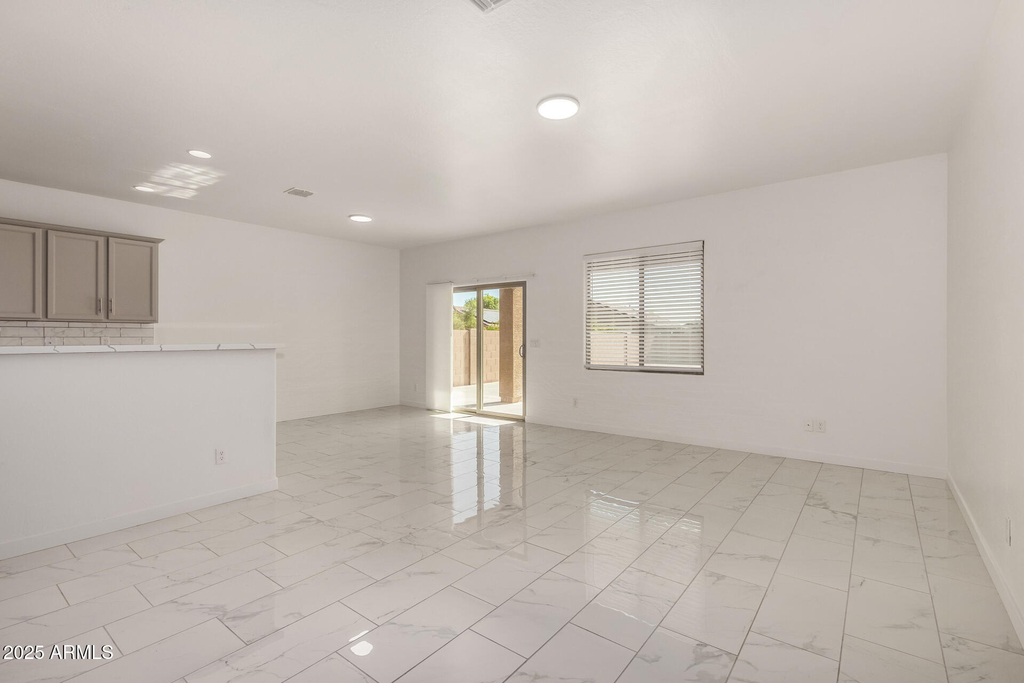 24409 W Sheraton Lane - Photo 6