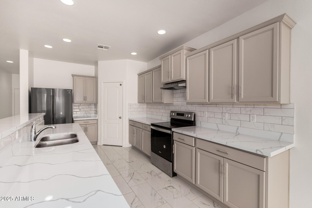 24409 W Sheraton Lane - Photo 11
