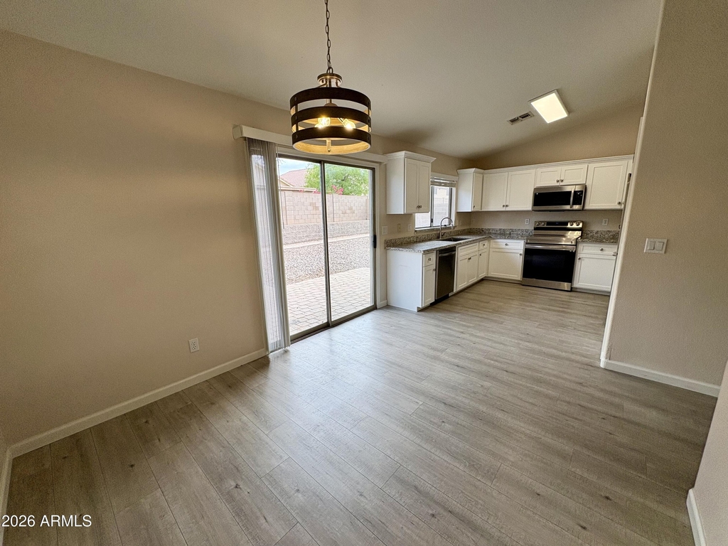 8556 W Carol Avenue - Photo 9