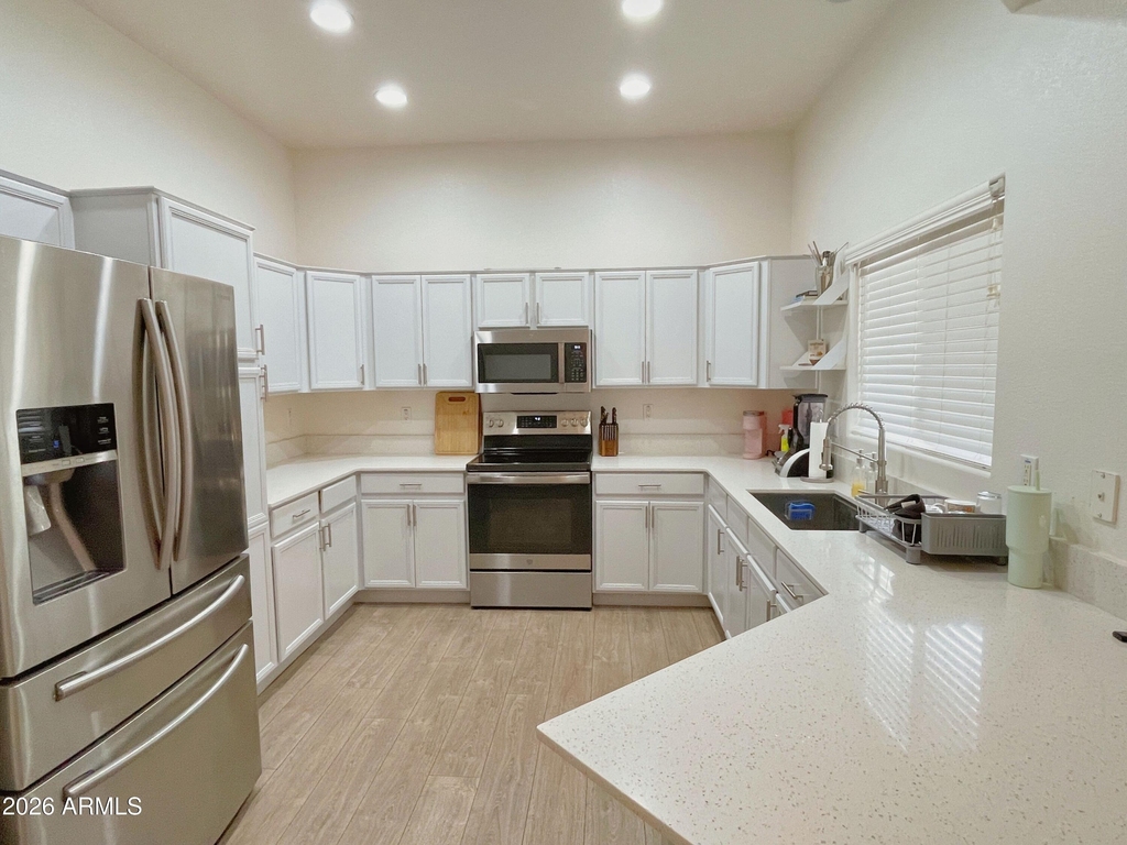 8144 W Beck Lane - Photo 9