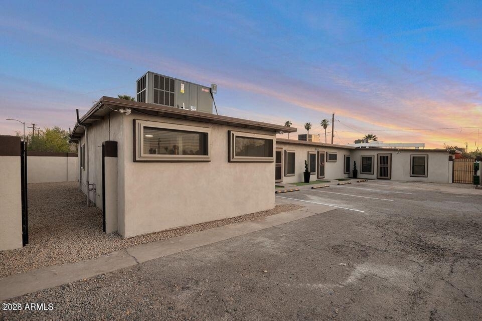 1108 S 33rd Avenue - Photo 10