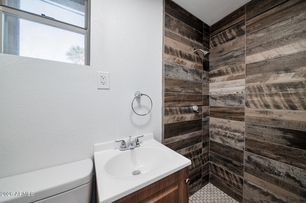 1108 S 33rd Avenue - Photo 8