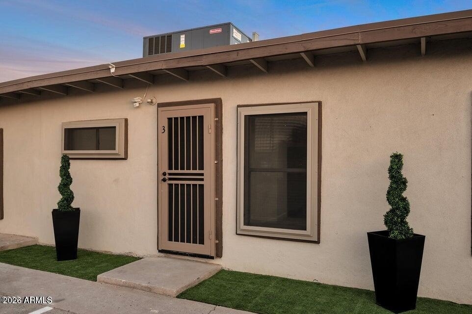 1108 S 33rd Avenue - Photo 0