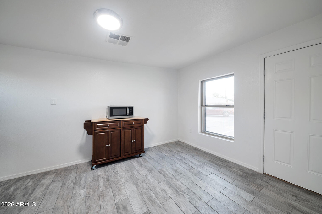 1108 S 33rd Avenue - Photo 4