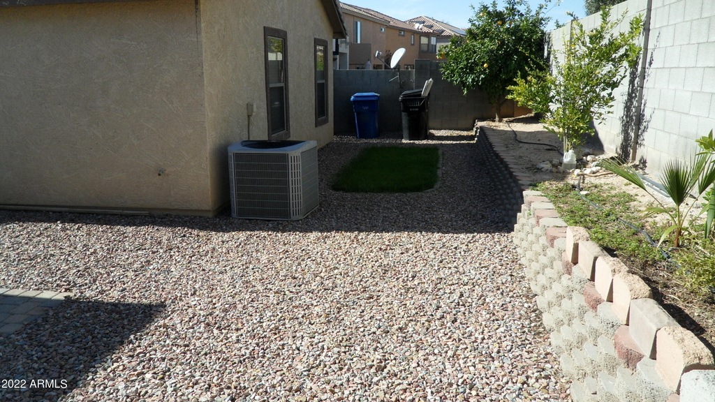 18418 W Westfall Way - Photo 16