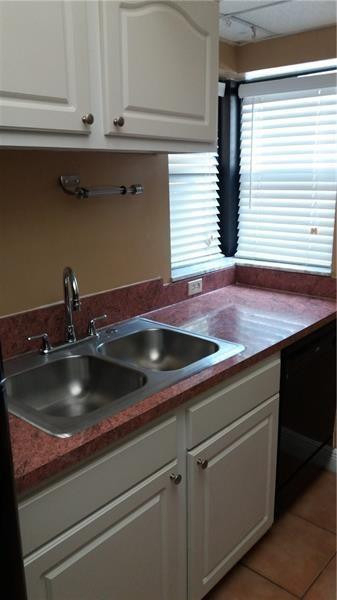 2947 Riverside Drive - Photo 2
