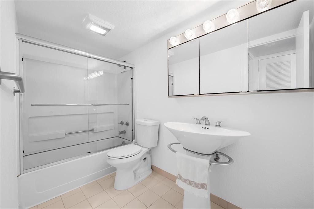 4800 Bayview - Photo 16