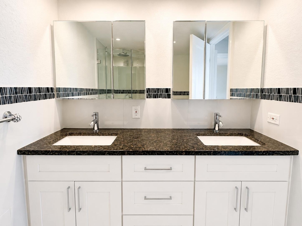 4800 Bayview - Photo 13