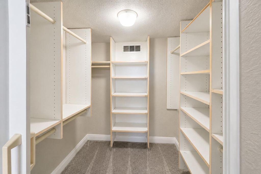 4800 Bayview - Photo 8