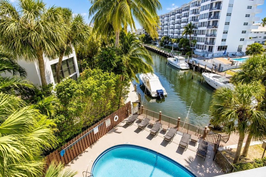 4800 Bayview - Photo 19