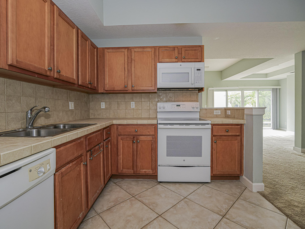 524 7th Square - Photo 8