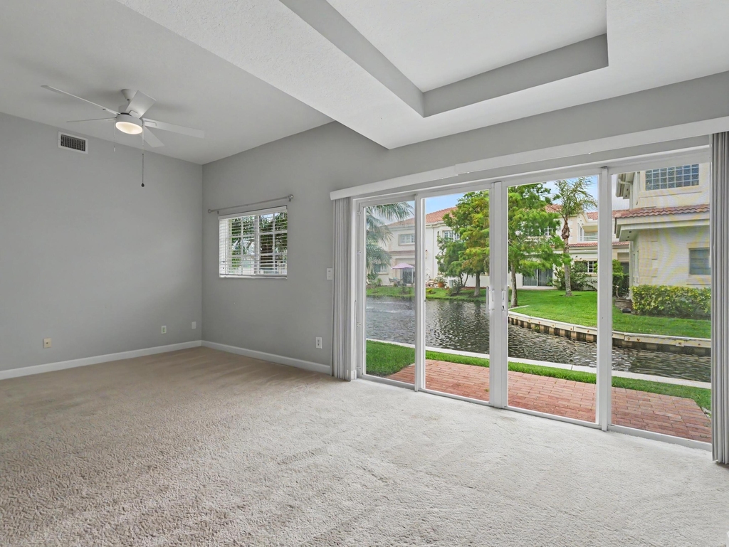 524 7th Square - Photo 5