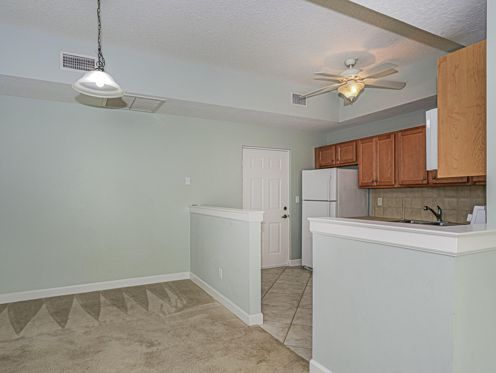 524 7th Square - Photo 6