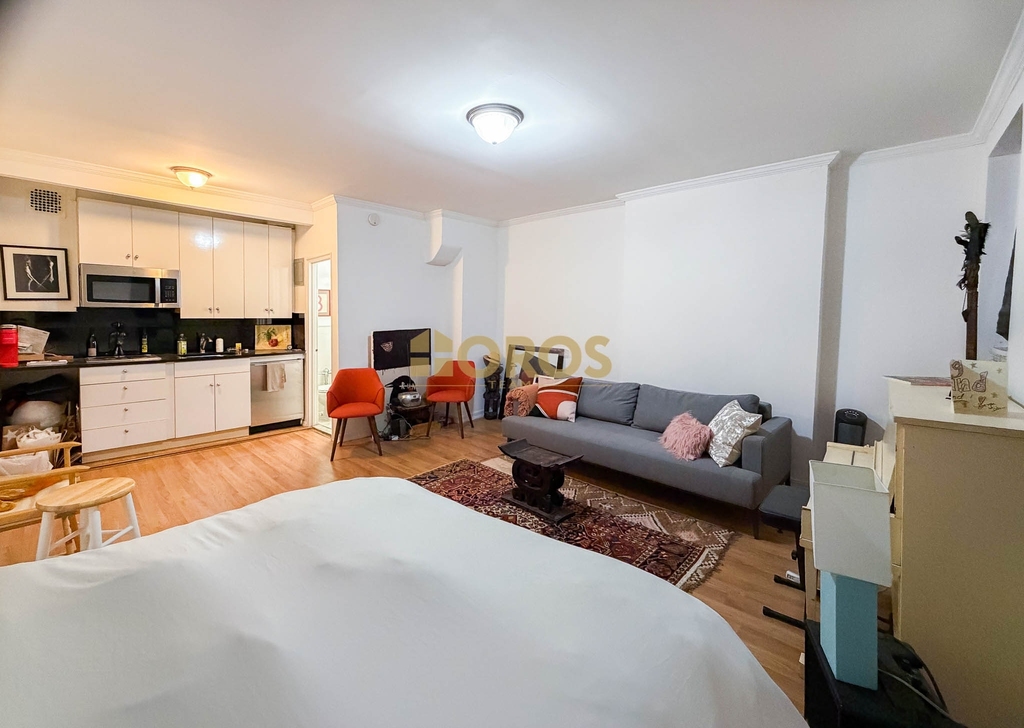 38 Grand Street - Photo 1