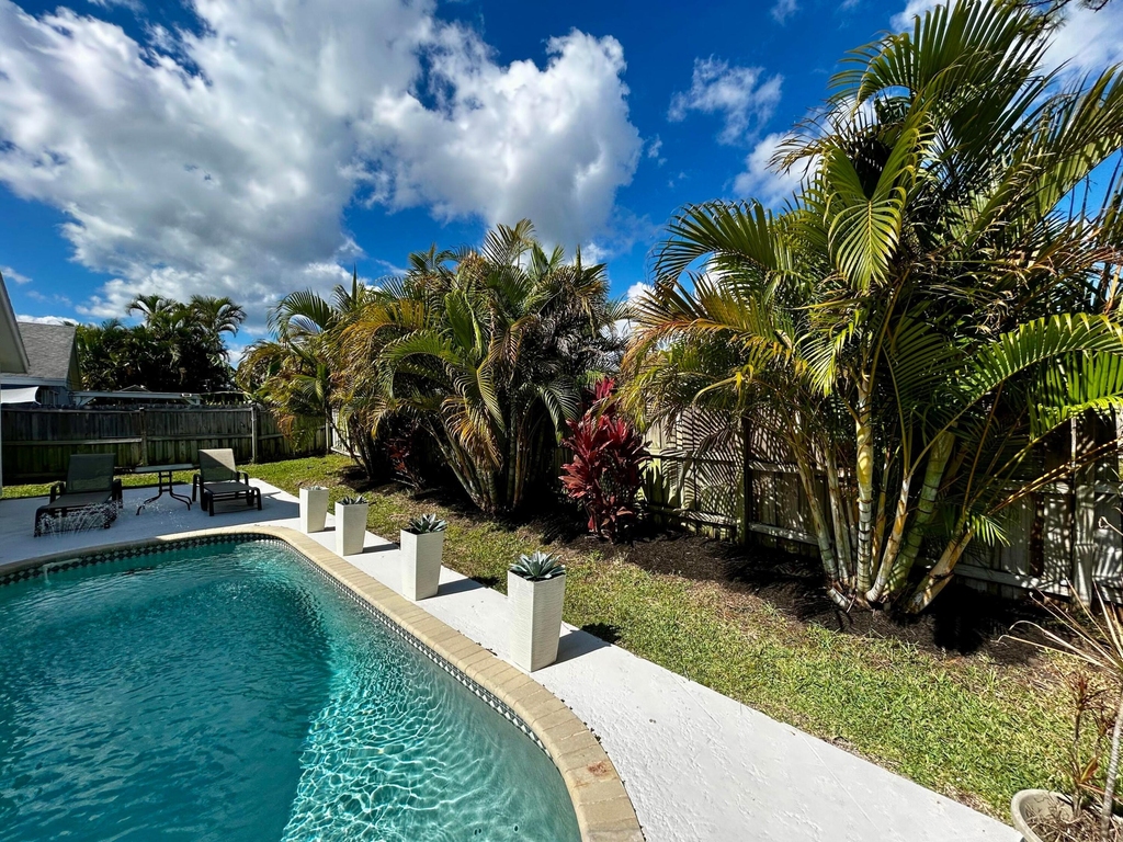 6135 Drake Street - Photo 2