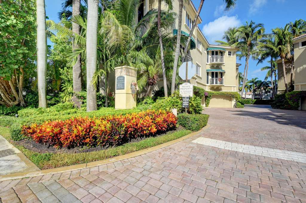 921 Osceola Drive - Photo 1