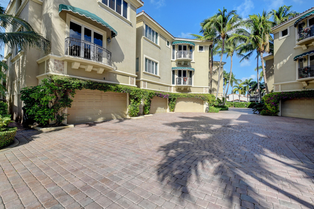 921 Osceola Drive - Photo 0