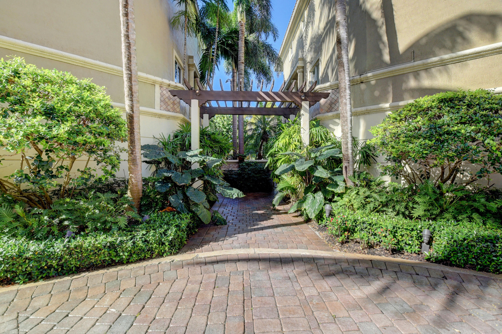 921 Osceola Drive - Photo 2