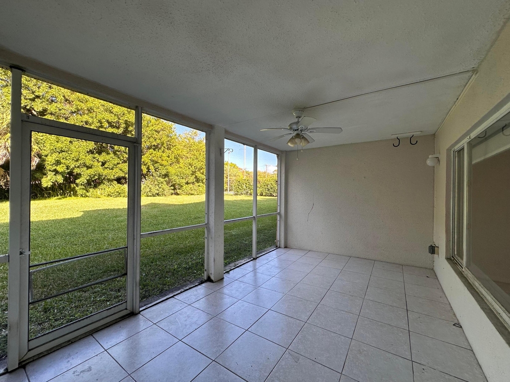 815 W Boynton Beach Boulevard - Photo 4