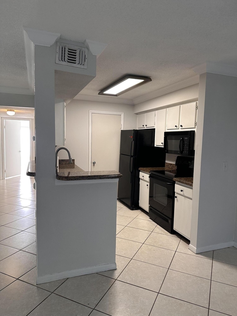 815 W Boynton Beach Boulevard - Photo 15