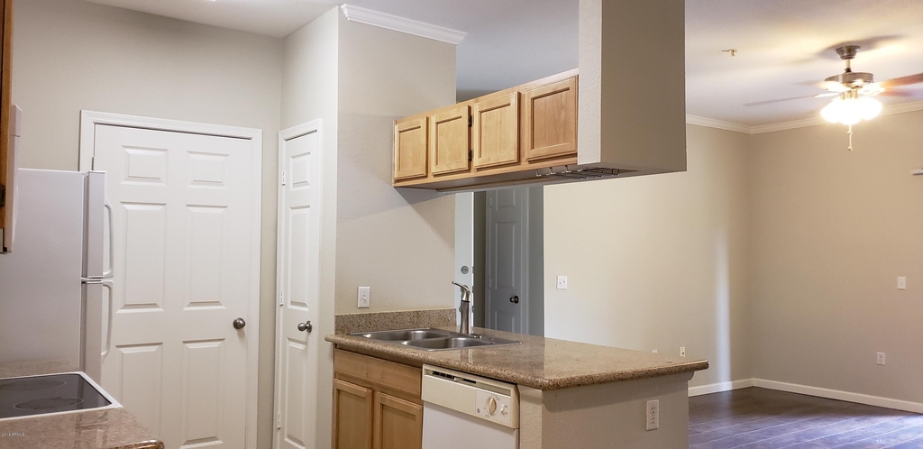 5401 E Van Buren Street - Photo 5
