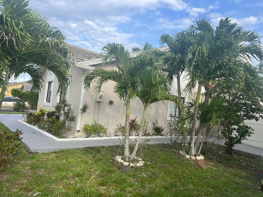 5765 Strawberry Lakes Circle - Photo 0
