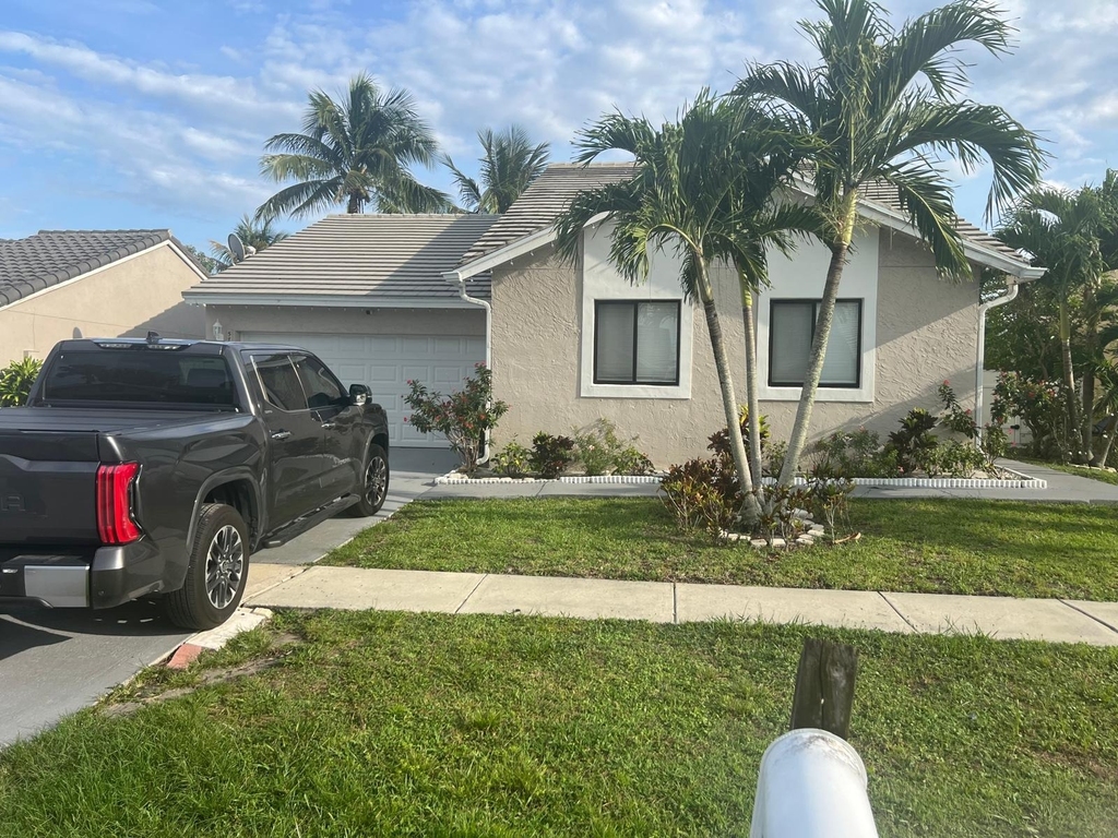 5765 Strawberry Lakes Circle - Photo 2