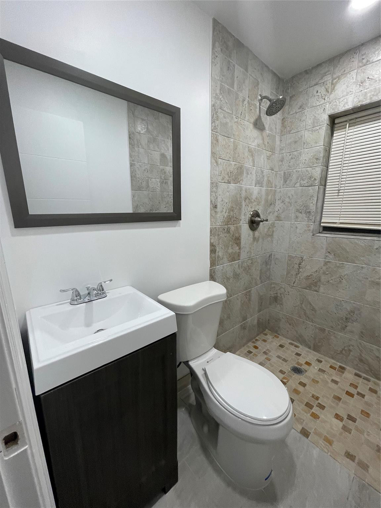1135 Ne 15th Avenue - Photo 4