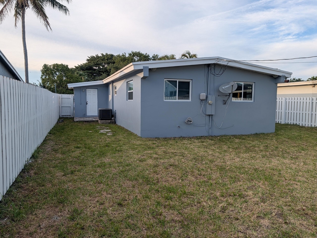 2990 Nw 7th Court - Photo 4