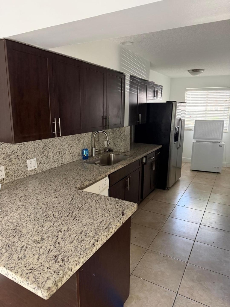 10939 W Broward Boulevard - Photo 12