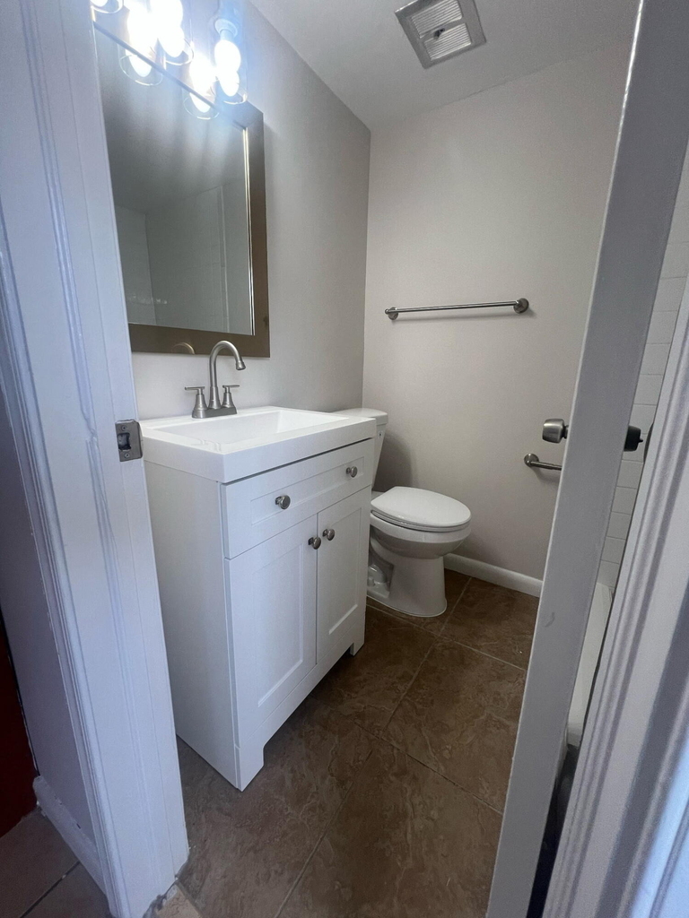 559 Ne 48th Street - Photo 1