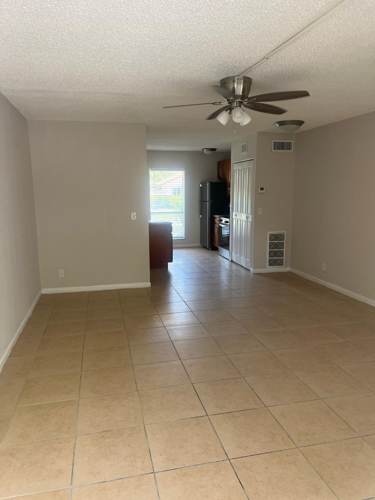 559 Ne 48th Street - Photo 3