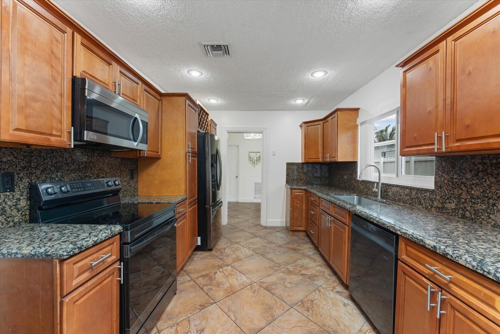 6515 Sw 8th Place - Photo 13