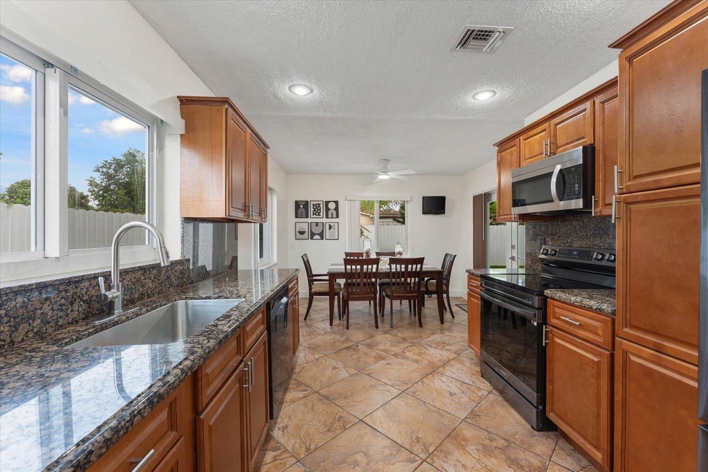 6515 Sw 8th Place - Photo 12