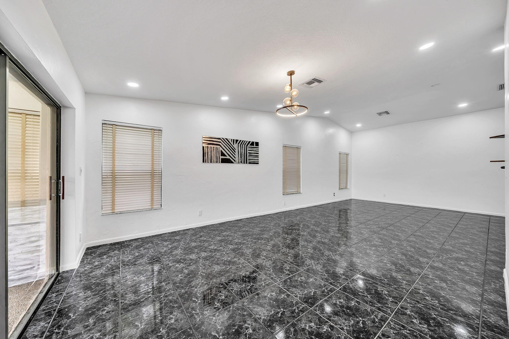 303 Nw 105th Terrace - Photo 11