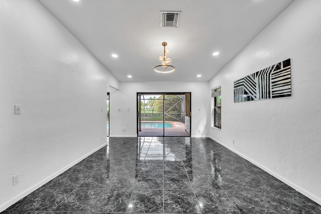 303 Nw 105th Terrace - Photo 8