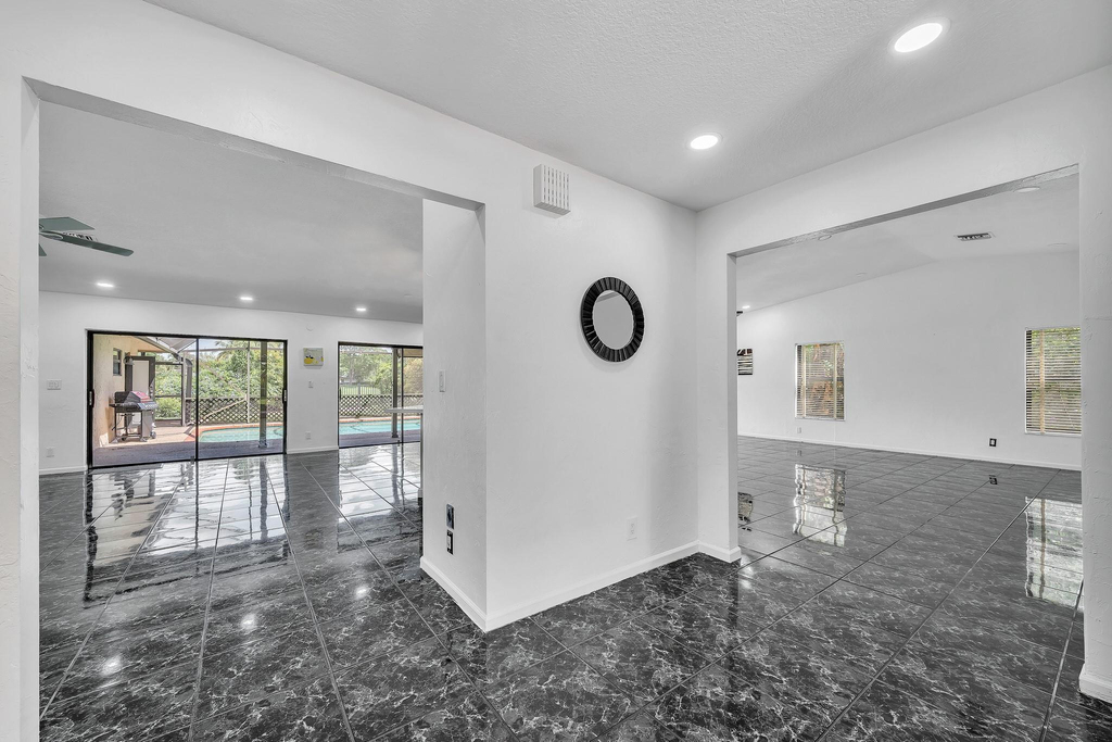 303 Nw 105th Terrace - Photo 4