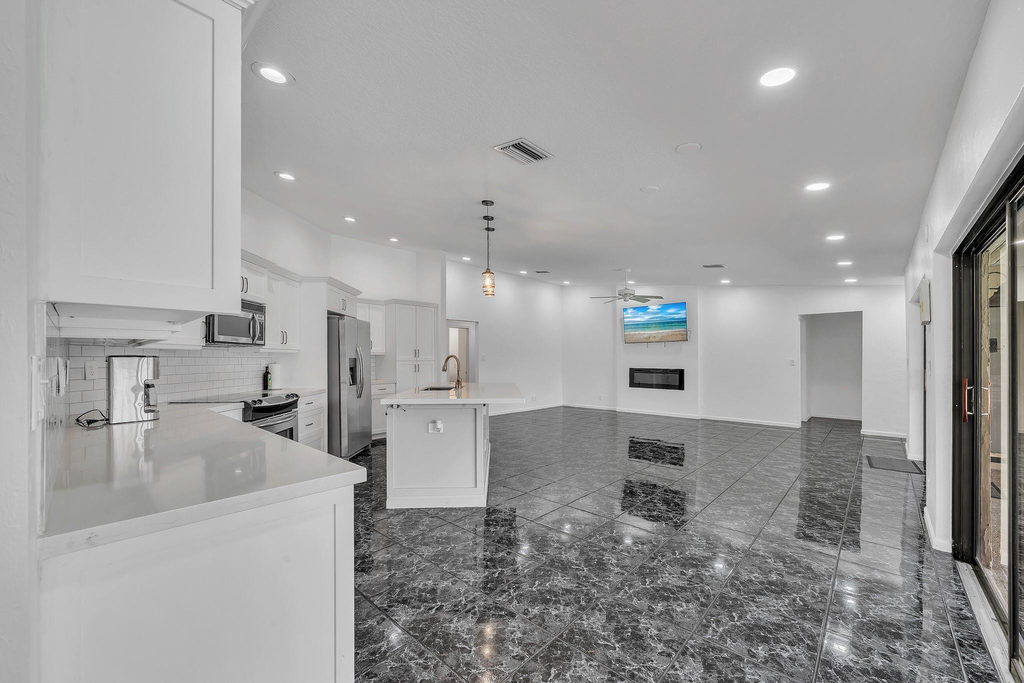 303 Nw 105th Terrace - Photo 12