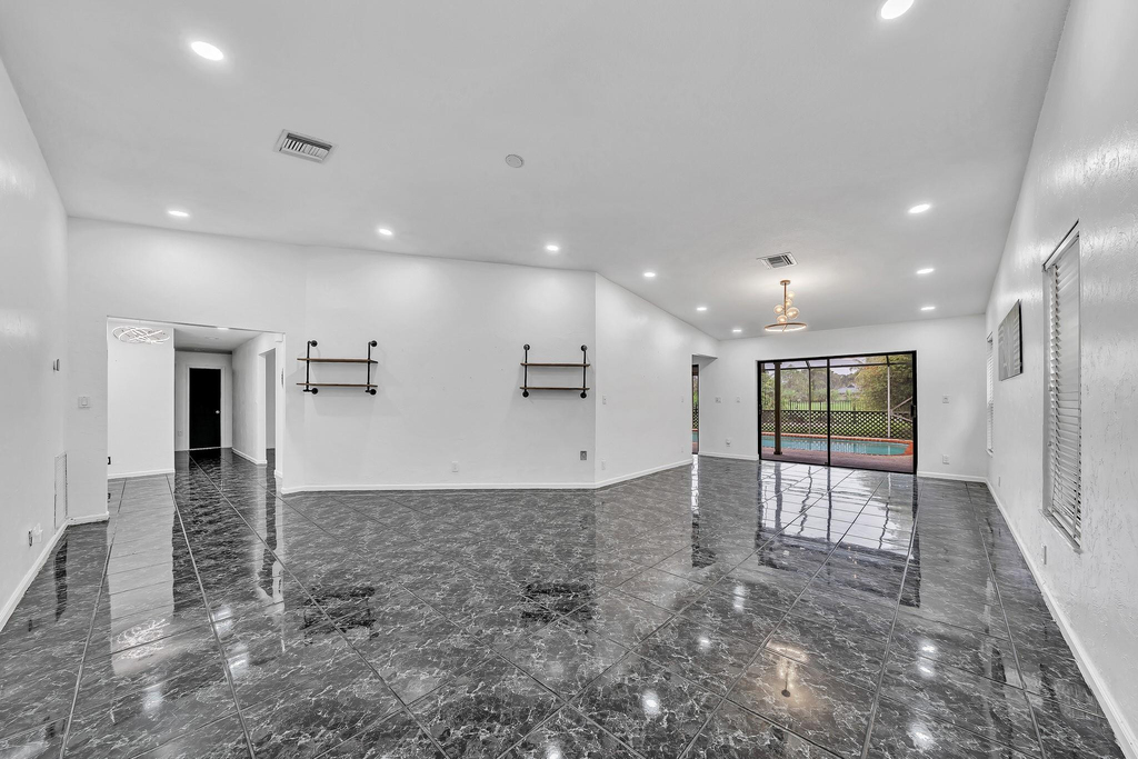303 Nw 105th Terrace - Photo 7