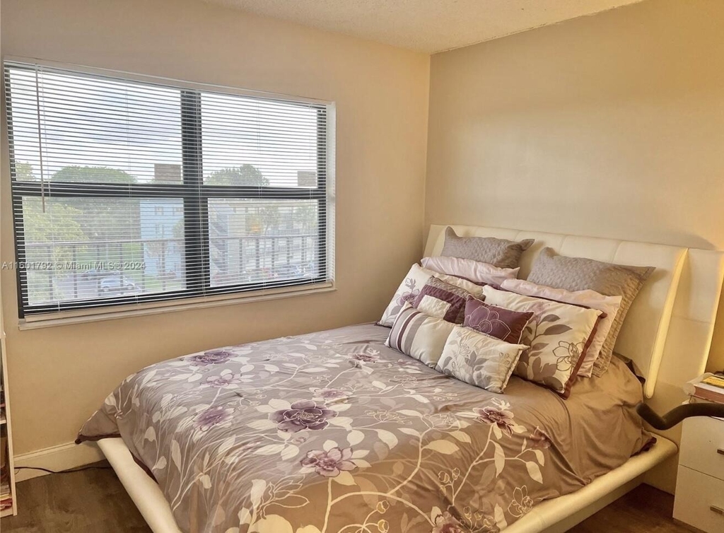 9235 Sw 8th Street - Photo 10