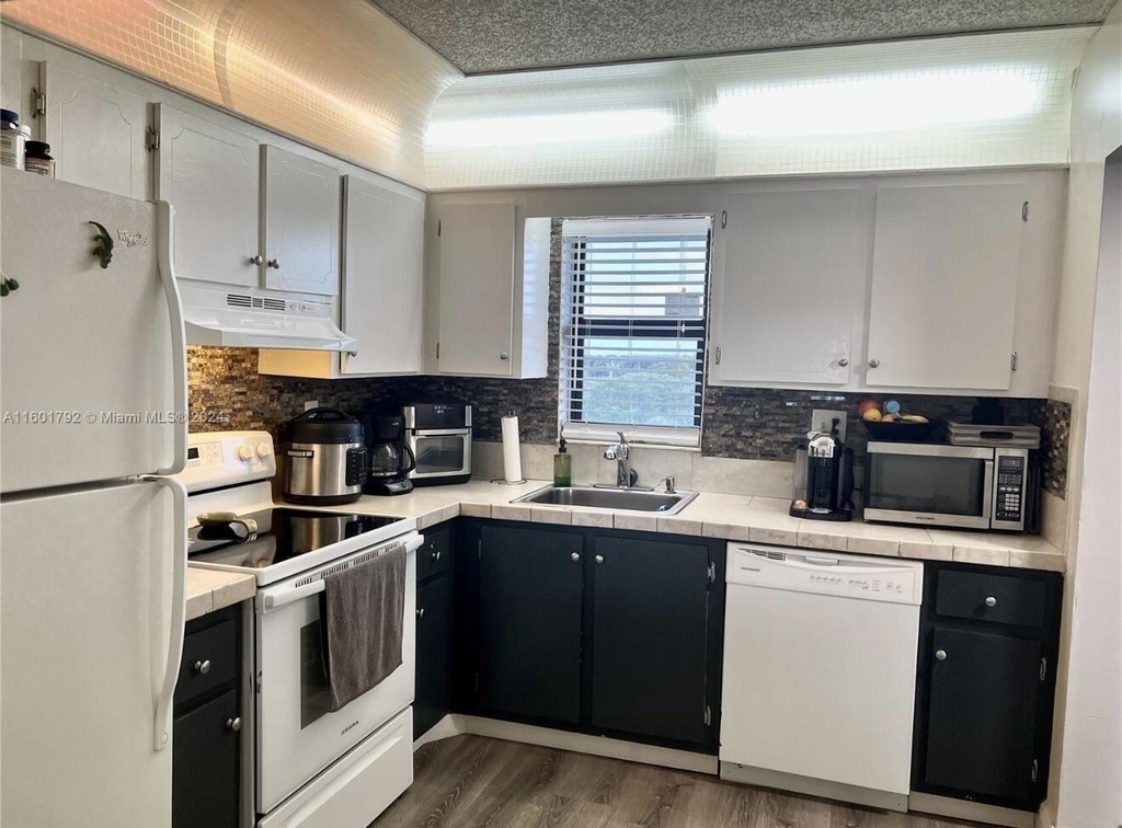 9235 Sw 8th Street - Photo 4