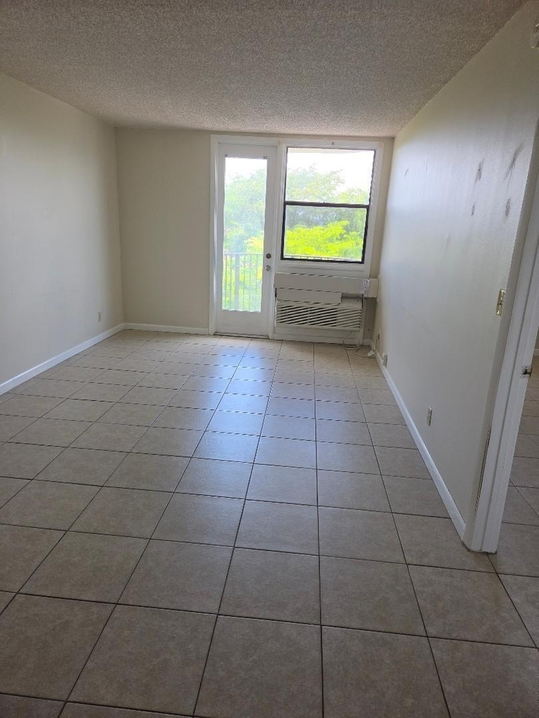 2701 Riverside Drive - Photo 8