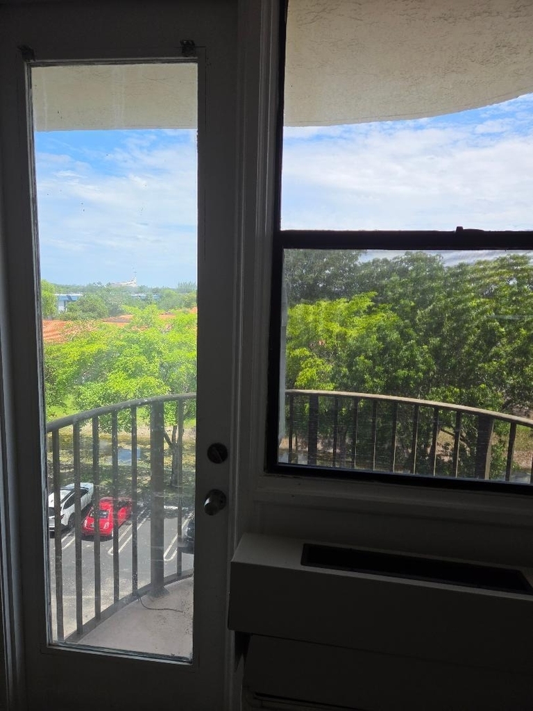 2701 Riverside Drive - Photo 3