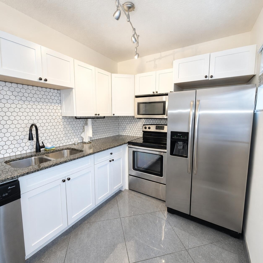 3709 S Olive Avenue - Photo 3